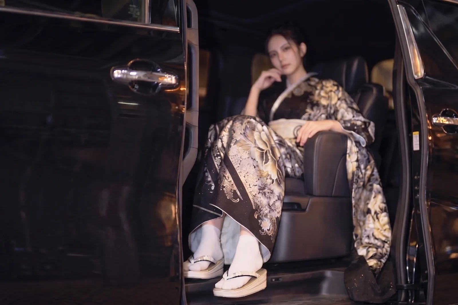 Guest in a kimono stepping from a private chauffeur vehicle in Tokyo